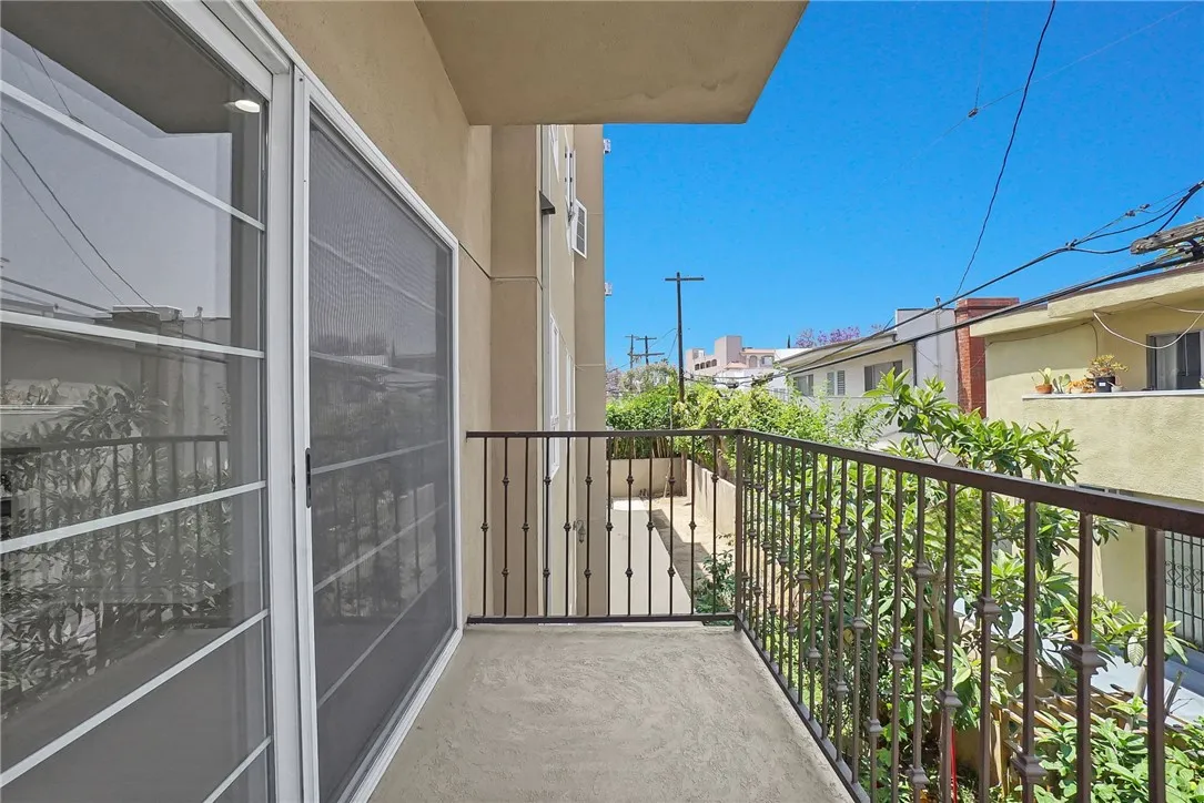 8555 Cashio Street 203, Los Angeles, California 90035 home-pic-33